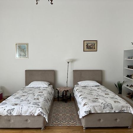 The Best Location Salon Apartment With Main Street View SJJ Eksteriør billede