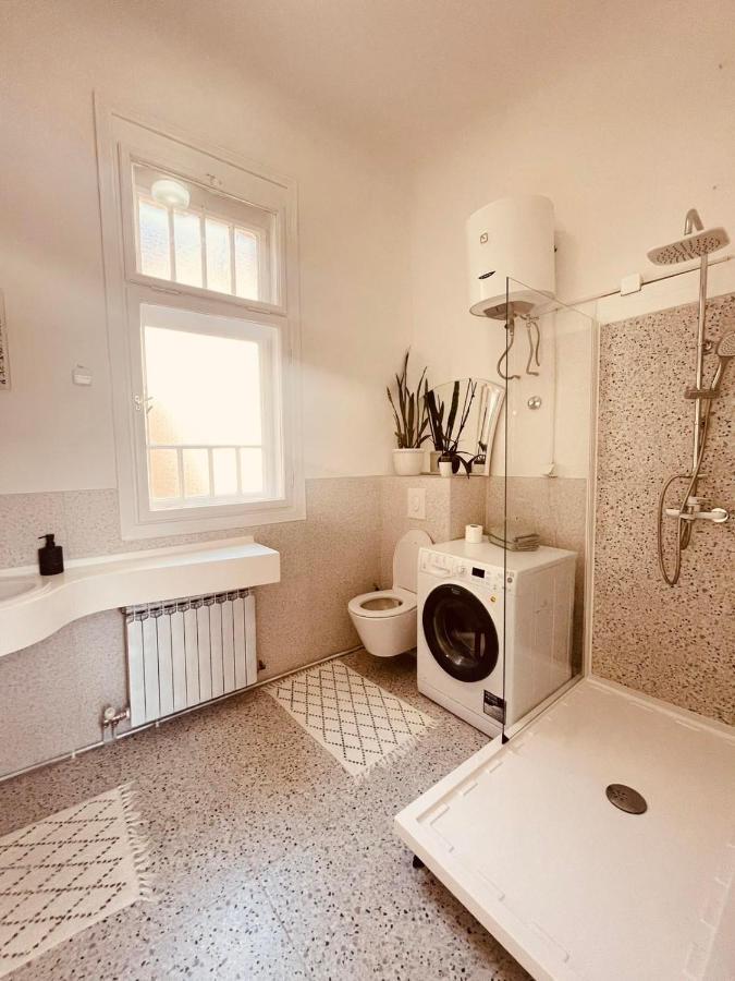 The Best Location Salon Apartment With Main Street View SJJ Eksteriør billede