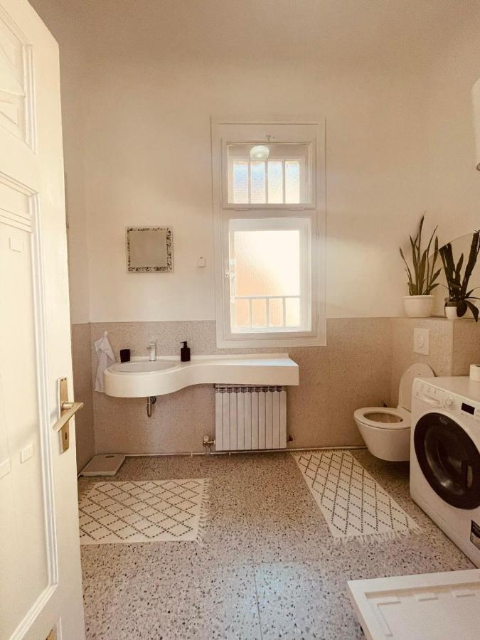 The Best Location Salon Apartment With Main Street View SJJ Eksteriør billede